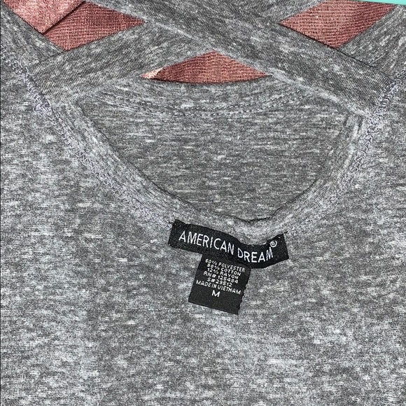 Gray tee with cross cross detail - Picture 3 of 3